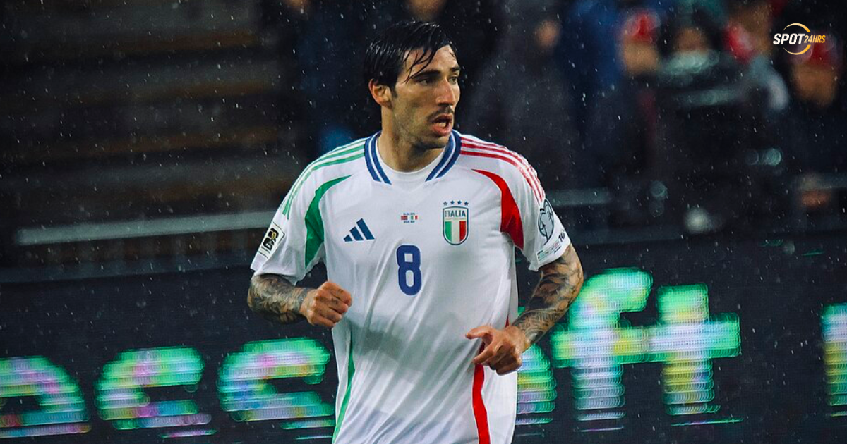 ซานโดร โตนารี (Sandro Tonali) ลงสนามในสีเสื้อท็อตแนม ฮอตสเปอร์ ที่สนามท็อตแนม ฮอตสเปอร์ สเตเดียม